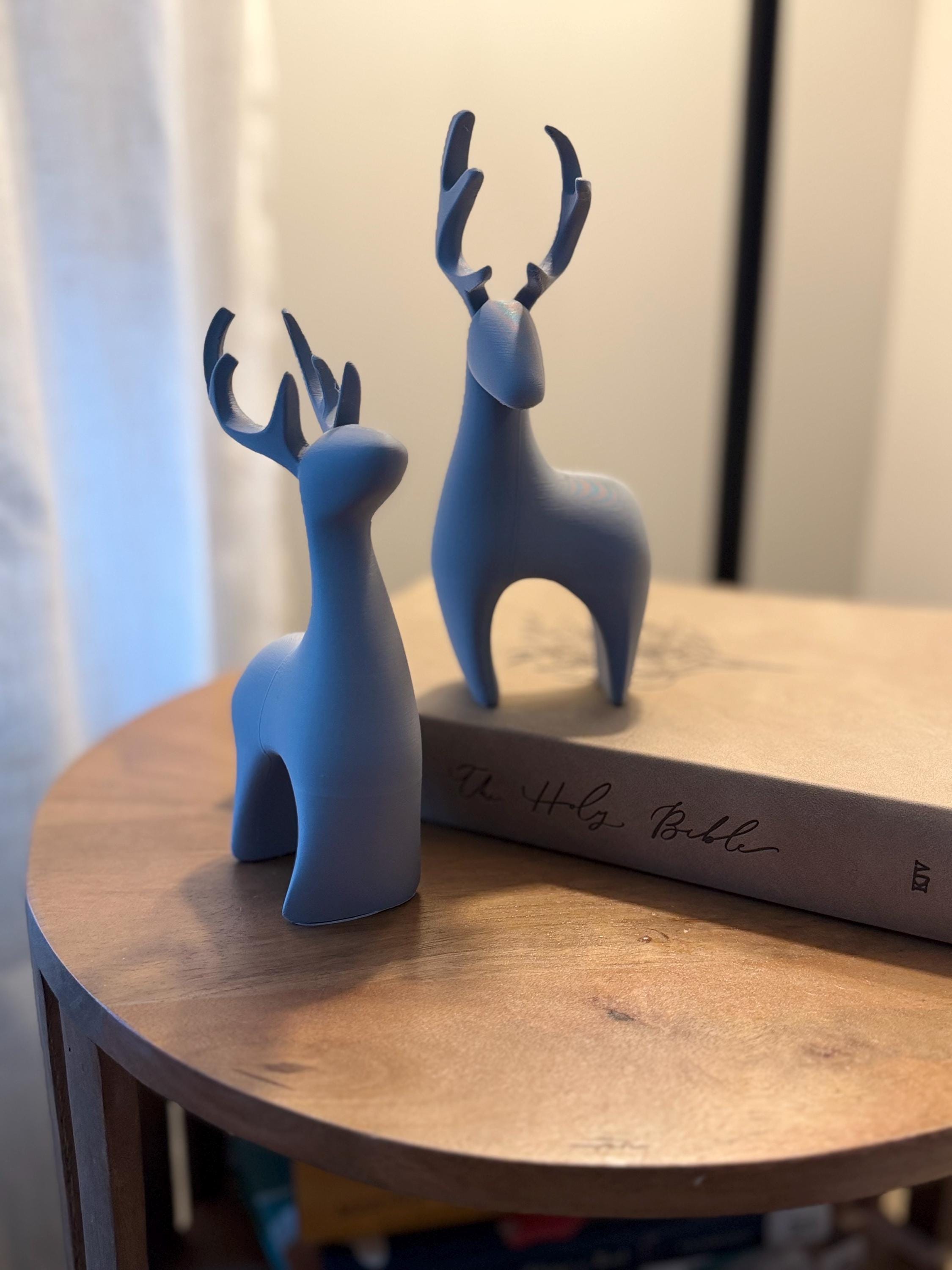 Modern Deer Christmas Figurine Set – Minimalist 2-Pc Holiday Home Décor Sculpture
